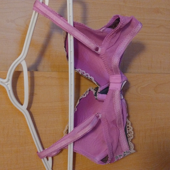 Victoria's Secret 34C - Picture 3 of 3